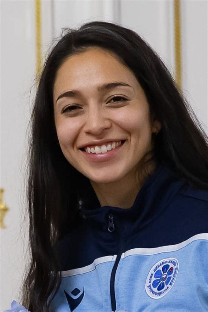 Samantha Bricio - Net Worth, Age, Height, Birthday, Bio, Wiki!